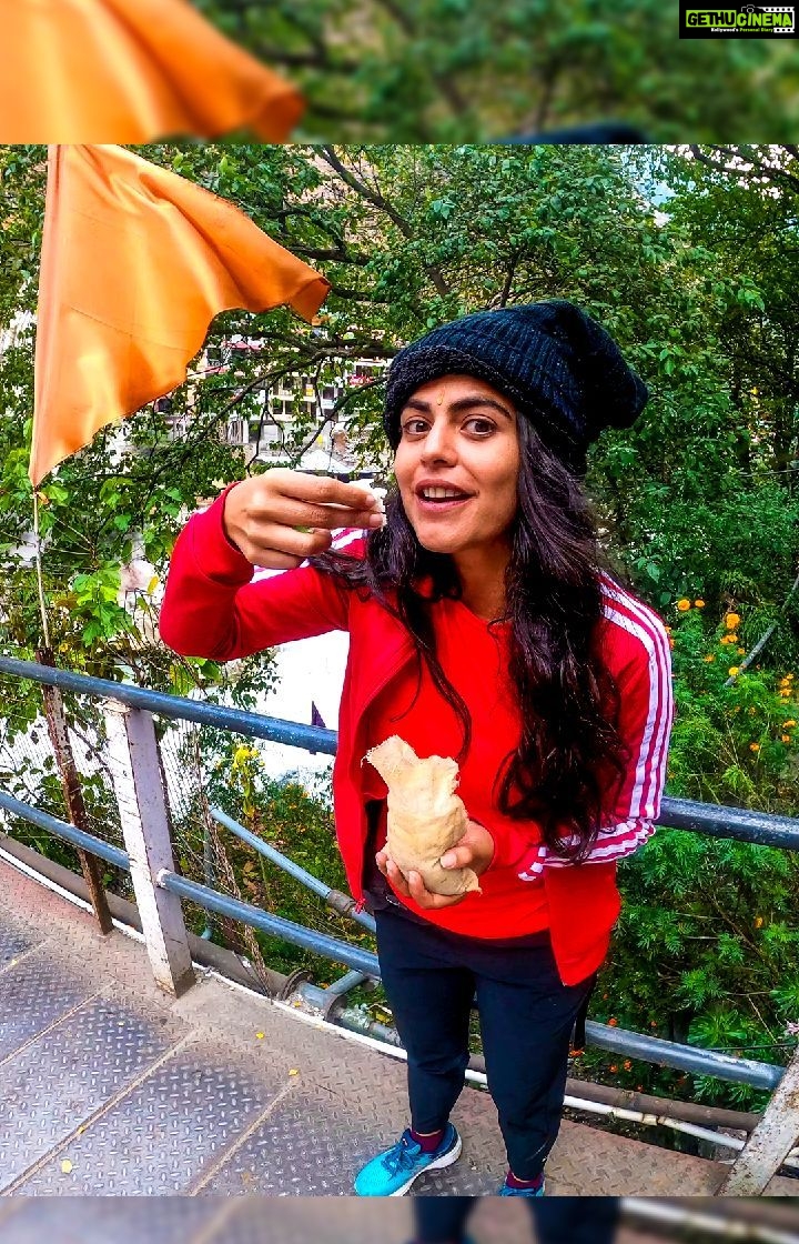 Shenaz Treasurywala Instagram - There are so many stories about the Manikaran Temple. The novelty factor is the freezing water in the Parvati River on the one side and boiling hot water spring on the other. So the rice I ate was just boiled in that water! @mgmotorin #MGMotorIndia #MorrisGaragesIndia #MGHector @standwithtravel #standwithtravel #GoPro #goproindia @goproindia #shenazgopro #travelwithshenaz #travelhotelsmiles #mygreatindianroadtrip