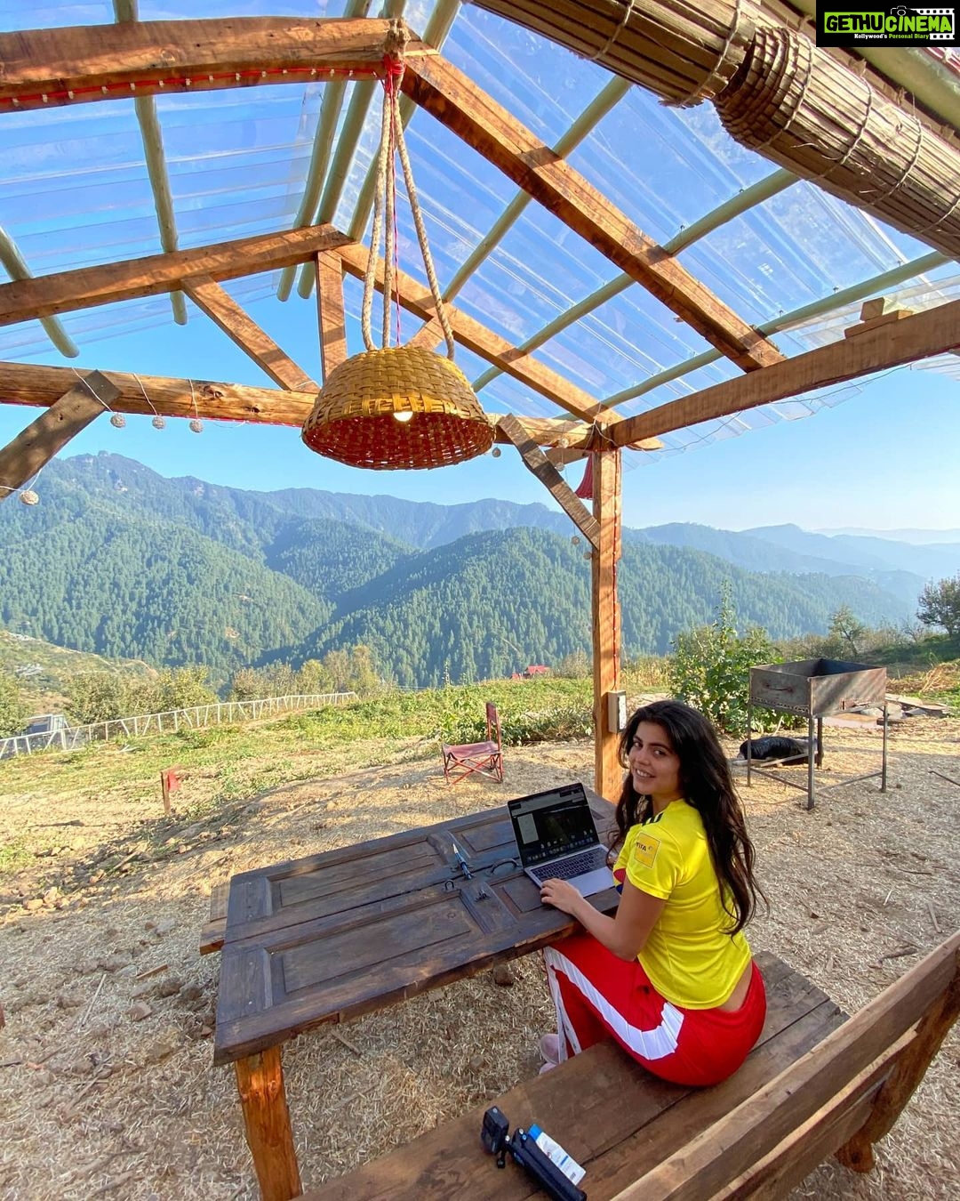 Shenaz Treasurywala Instagram - give me the truth -Where are you working from today??Work from home doesn't mean working from home anymore. You can work from anywhere you like. Location - @meenabaghhomes #workstation #workfromhome @mgmotorin @standwithtravel Ratnari