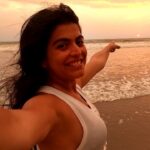 Shenaz Treasurywala Instagram - Beach Sunsets or Mountain sunsets? What’s your pick? I try to catch sunsets everywhere, wherever I am in the world. And beach sunsets are pretty magnificent with the pink and purple sky!!! #sunsetswithshenaz #travelwithshenaz #travelhotelsmiles #GoPro #goproindia #shenazgopro #LetsGoa #WowGoa #GoaHeavenOnEarth