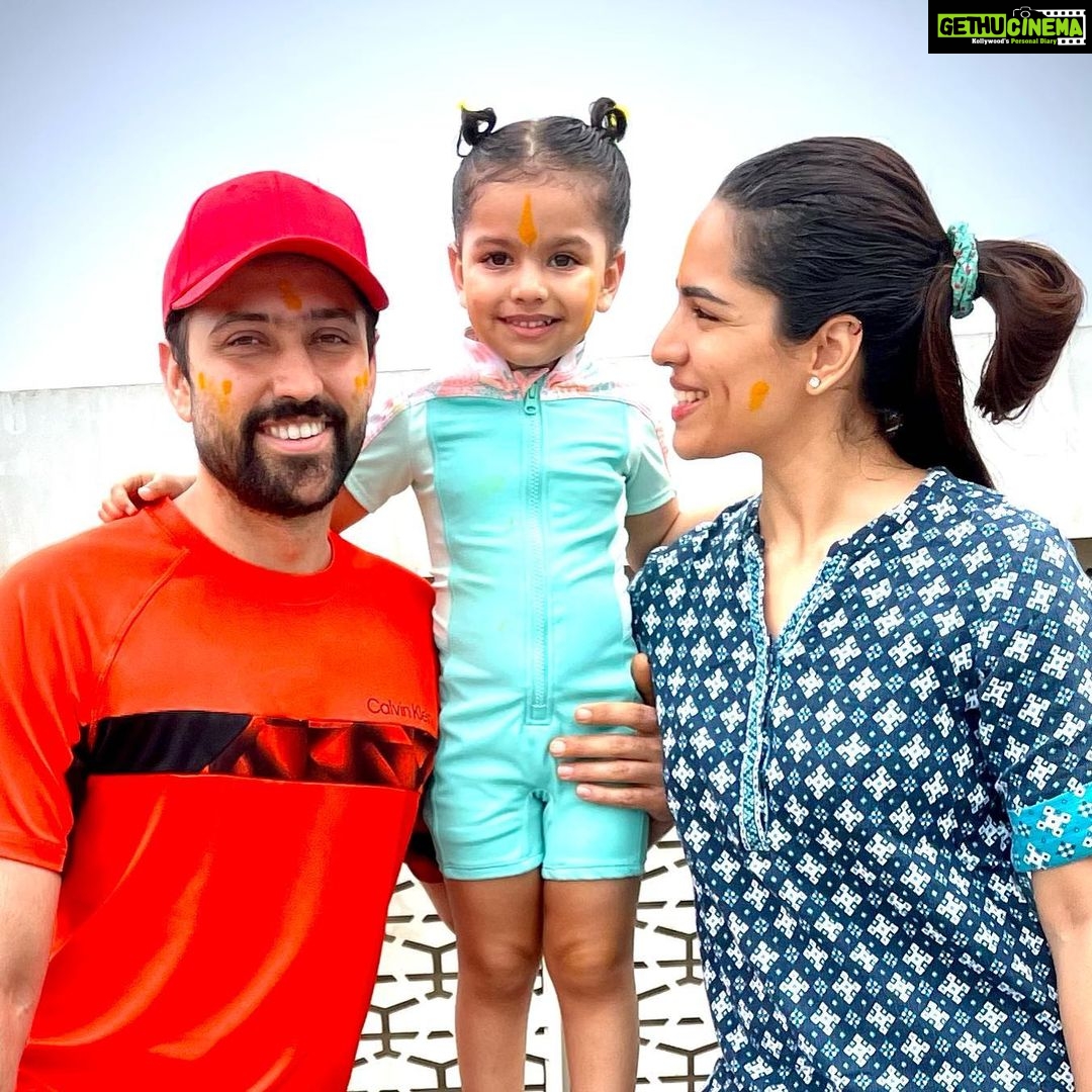 Shikha Singh Instagram - Wishing you all a very Happy Holi ❤️ #holi #holifestival #indian #indianfestival #us #family #couple #baby #babiesofinstagram #babygirl #instagram #insta #instagood #instalike #instamood #instalove #grateful #blessed