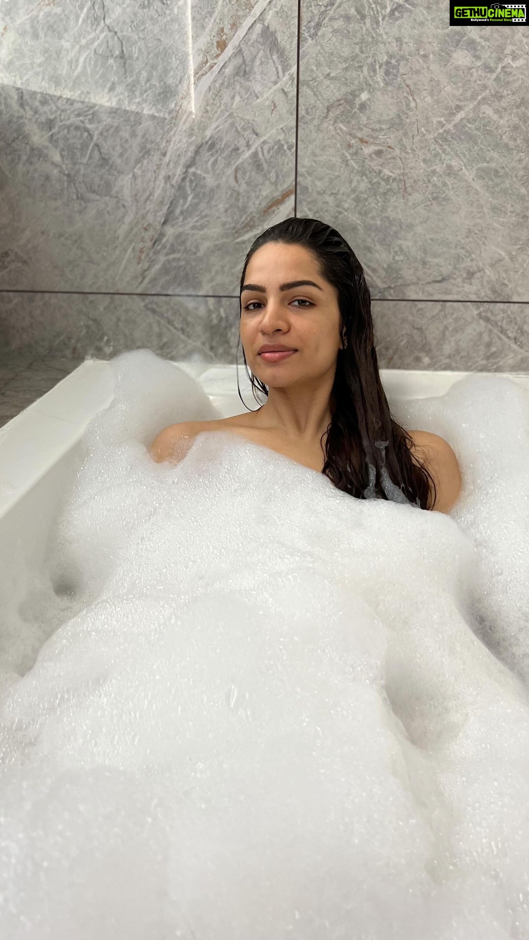 Shikha Singh Instagram - With hectic schedules & lifestyles we hardly get time to focus on ourselves but I make sure I do my hair care routine with the Love Beauty & Planet’s Hair Fall Control Shampoo & Conditioner ❤️ I came across this when I was loosing a lot of hair post delivery & I absolutely fell in love with this product because of its natural ingredients like onion bulb oil, blackseed oil & patchouli oil for the great fragrance, as it has helped reduce my hair fall & strengthened my hair. I was ecstatic to see my hair getting better & also getting so many compliments too 🥰💪 Love Beauty and Planet Hair Fall control shampoo & conditioner combo are available at flat 40% off only at Nykaa for limited time period- so go on get yours too. Trust me, you won’t regret it. 😊 #lovebeautyandplanet #onionheads #smallactsofloveforhair #smallactsoflove #haircareroutine #sustainablenaturalbeauty #naturalhaircare #nohairfall #antihairfall #love #beauty #planet #trending #trendingreels #reels #réel #reelsinstagram #reelsvideo #reelkarofeelkaro #reelvideo #instagood #instagram #insta #instalike #blessed #grateful #thankyou