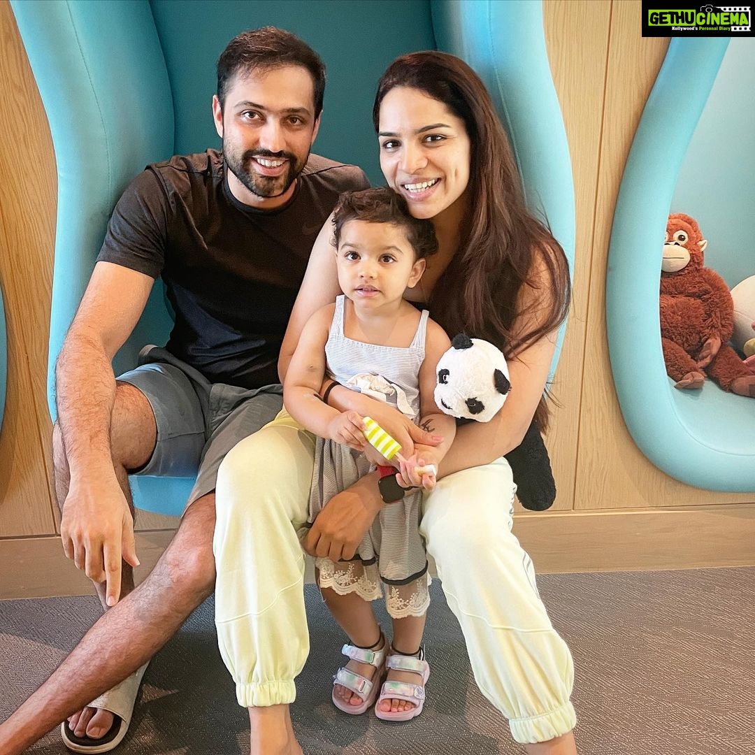 Shikha Singh Instagram - Just Us making memories ❤️ #happybirthday #happy #us #2 #alaynaturns2 #family #aquarium #dubai #happiness #gratitude #love #instagood #instagram #insta #blue #baby #babiesofinstagram #babygirl #cute #love #tourism #tour #memories #memoriesforlife #happytogether #mommy #daddy #motherdaughter #daddydaughter #daddyslittlegirl #timeflies