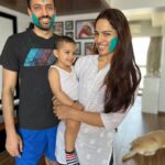Shikha Singh Instagram - Just the kind of love we want in life❤️❤️ P.S- Goku gave a rats ass in this pic (literally) 🤣 #holi #trending #trend #instagood #instagram #insta #instamood #instalike #instalove #photography #photo #photooftheday #baby #girl #babygirl #babystyle #mom #mommy #motherlove #motherdaughter #mommymakeover #mommyhood #actress #actorslife #actor #actorlife #acting #godisgood #bekind #god