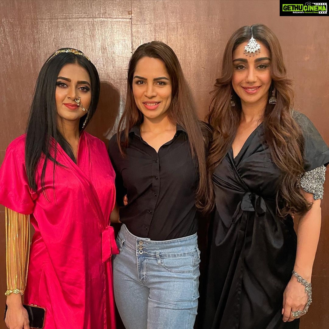 Shikha Singh Instagram - To women strong & happy all around, Just a message to keep looking out for each other & keep loving everyone as you have the power to heal every broken soul found ❤️ #pretty #prettygirls #happy #happygirl #strong #strongwomen #kind #trending #trend #instagood #instagram #insta #instamood #instalike #instalove #photography #photo #photooftheday #colors #naagin6 #naagin #shooting #shoot #mom #shootingday #actress #actorslife #actor #actorlife #acting