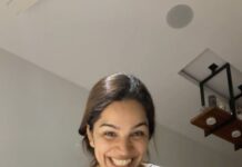 Shikha Singh Instagram - Music always makes us feel better 🥰 #instagood #music #musician #instagram #reels #reelsinstagram #reelitfeelit #reel #reelsvideo #reelkarofeelkaro #shikhasingh #trending #trendingreels #trendingnow #trendingsongs #mom #momsofinstagram #mommylife #baby #babygirl #mother #motherdaughter #cute #cutebaby #naughty