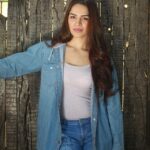 Shikha Singh Instagram – Has anyone heard of Tuesday Blues ?? 

Damnit now I want to eat Tuesday Tacos 🌮 🤤 

#newyear #blue #denim #sun #sunkissed #mom #mommy #natural 

📸 @thereisnosuchthing1 @leo_0224_
