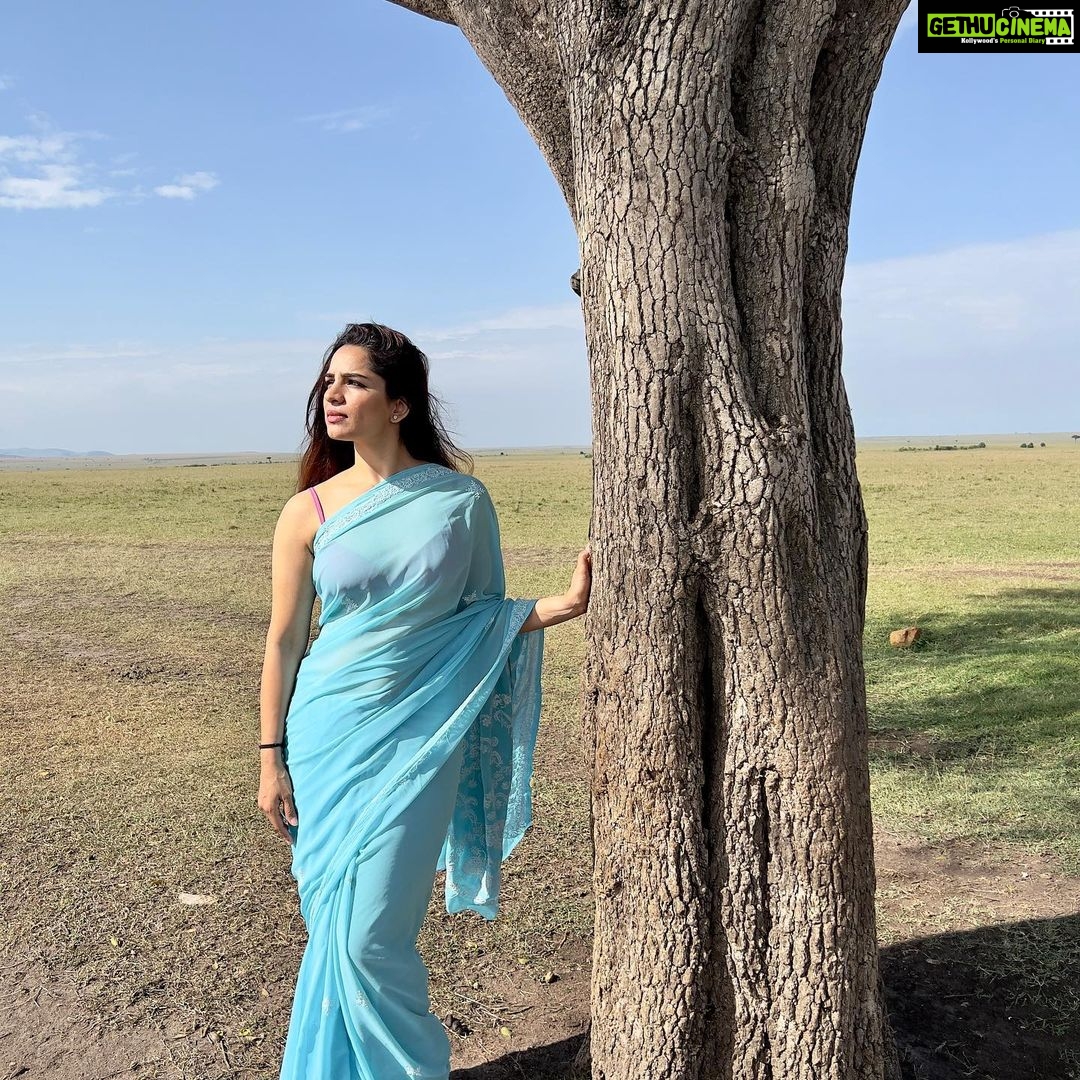 Shikha Singh Instagram - Happy Birthday to me ! A lot of me & a little bit of India wherever we go 🇮🇳 #travel #tourism #travelphotography #travelgram #insta #instagram #instagood #instamood #instalove #photooftheday #photography #photo #kenya #masaimara #masaimaranationalpark #nationalpark #nairobi #nairobikenya #grateful #blessed #beyou #love #lovingit #makingmemories