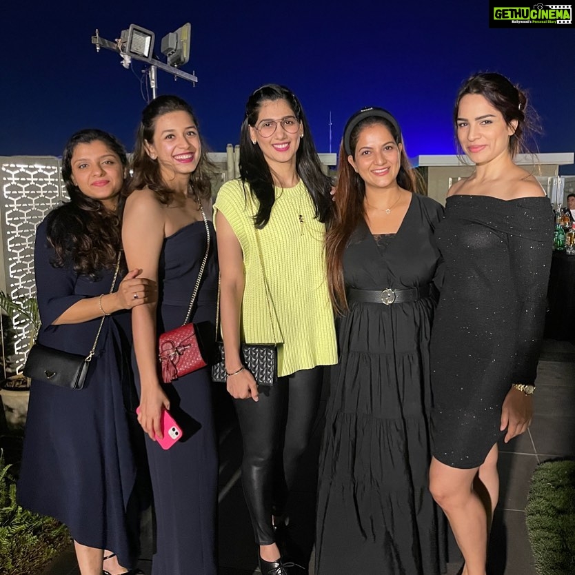 Shikha Singh Instagram - Take a leap of faith and begin this wondrous new year by believing ❤️ Happy 2023 to all of us 😇 #us #girls #pretty #posers #party #newyear #2023 #black #blacklove #love #live #laugh #fun #memories #mygang #mygirls ❤️