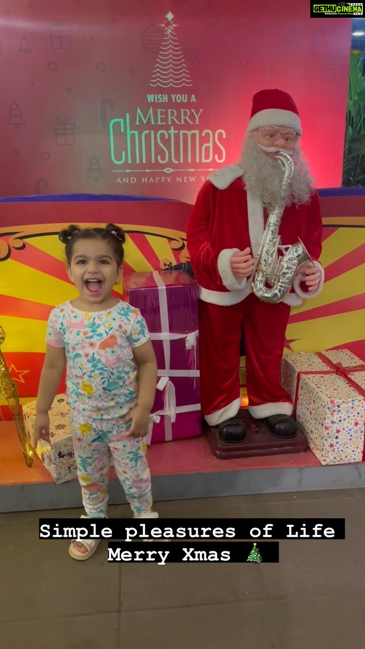 Shikha Singh Instagram - Festive season is here and the celebrations have just begun. Simple pleasures of life. Making memories❤️ #christmas #xmas #festival #festive #decor #kids #baby #babygirl #babiesofinstagram #family #us #mom #mother #motherdaughter #reel #reels #insta #instagram #instamood #festiveseason #festivevibes #thankyou #blessed #live #laugh #love #grateful
