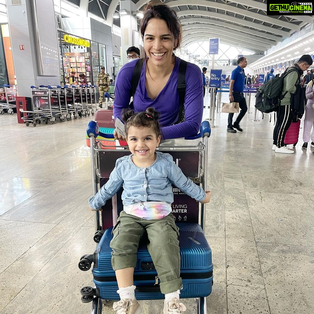 Shikha Singh Instagram - Just a mother & daughter getting on a flight ✈️ #us #mommy #mother #baby #babygirl #babiesofinstagram #motherdaughter #travel #travelling #flight #plane #happy #blessed #thankyou #love #live #laugh