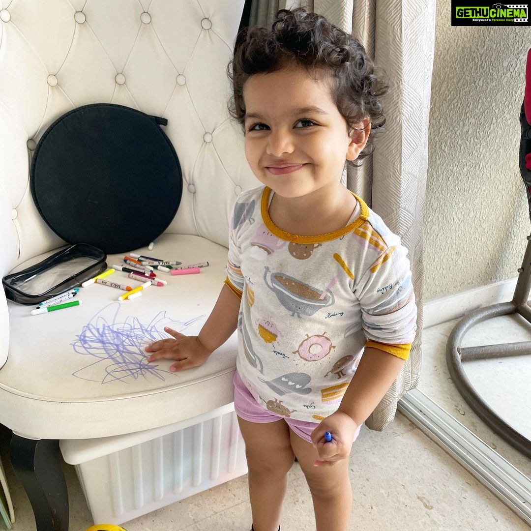 Shikha Singh Instagram - My baby’s 1st Art in our home. Priceless ❤️ Art & The Artist 👩🎨 I was laughing from inside when this happened but had to control it and ask her to use paper in future then I asked her to stand next to it to click a picture and then she took a wipe and cleaned it herself & suddenly she was like “Mumma Happy ho gayi” ❤️😇 #my #mine #baby #babiesofinstagram #babygirl #girl #cute #cutebaby #toddler #toddlerlife #toddleractivities #paint #art #artist #children #love #live #laugh