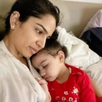 Shikha Singh Instagram - Whatever happens - “Ninu mamma hi karayegi” ❤ Sometimes the kid doesnt need us but unknowingly we need the kid & that’s therapeutic. Thank you for that @alaynasinghshah 🙏🏻 #us #baby #babygirl #babiesofinstagram #cute #cutebaby #blessed #grateful #motherlove #motherdaughter #mom #mommy #momlove #daughter #daughterlove #thankyou