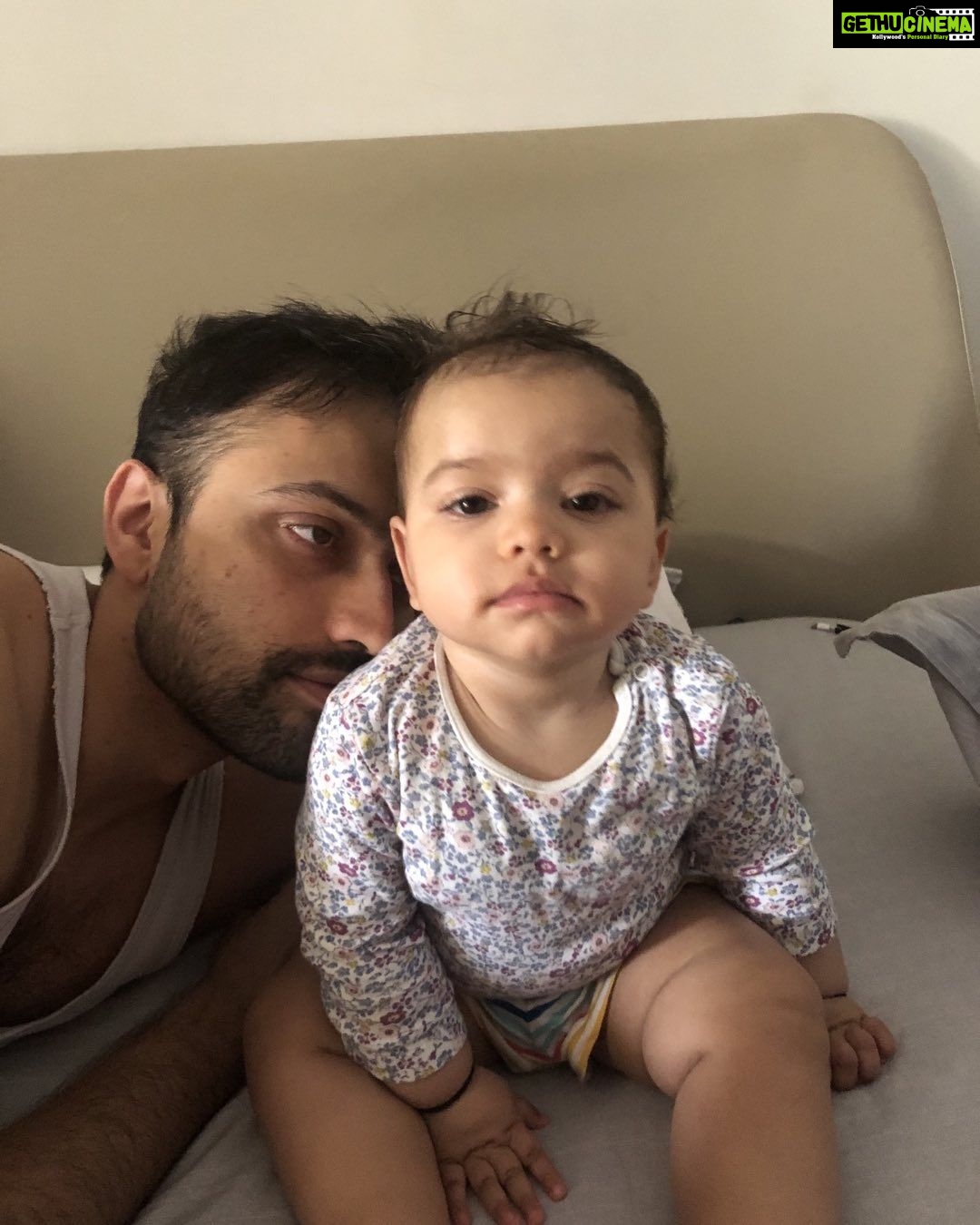 Shikha Singh Instagram - The cutest morning picture of my life ❤️ #mybaby #mybabygirl #babiesofinstagram #baby #girl #babygirl #papa #fatherdaughter #morning #growinguptoofast #timeflies #love #loveyou #life #blessed #thankgod #grateful