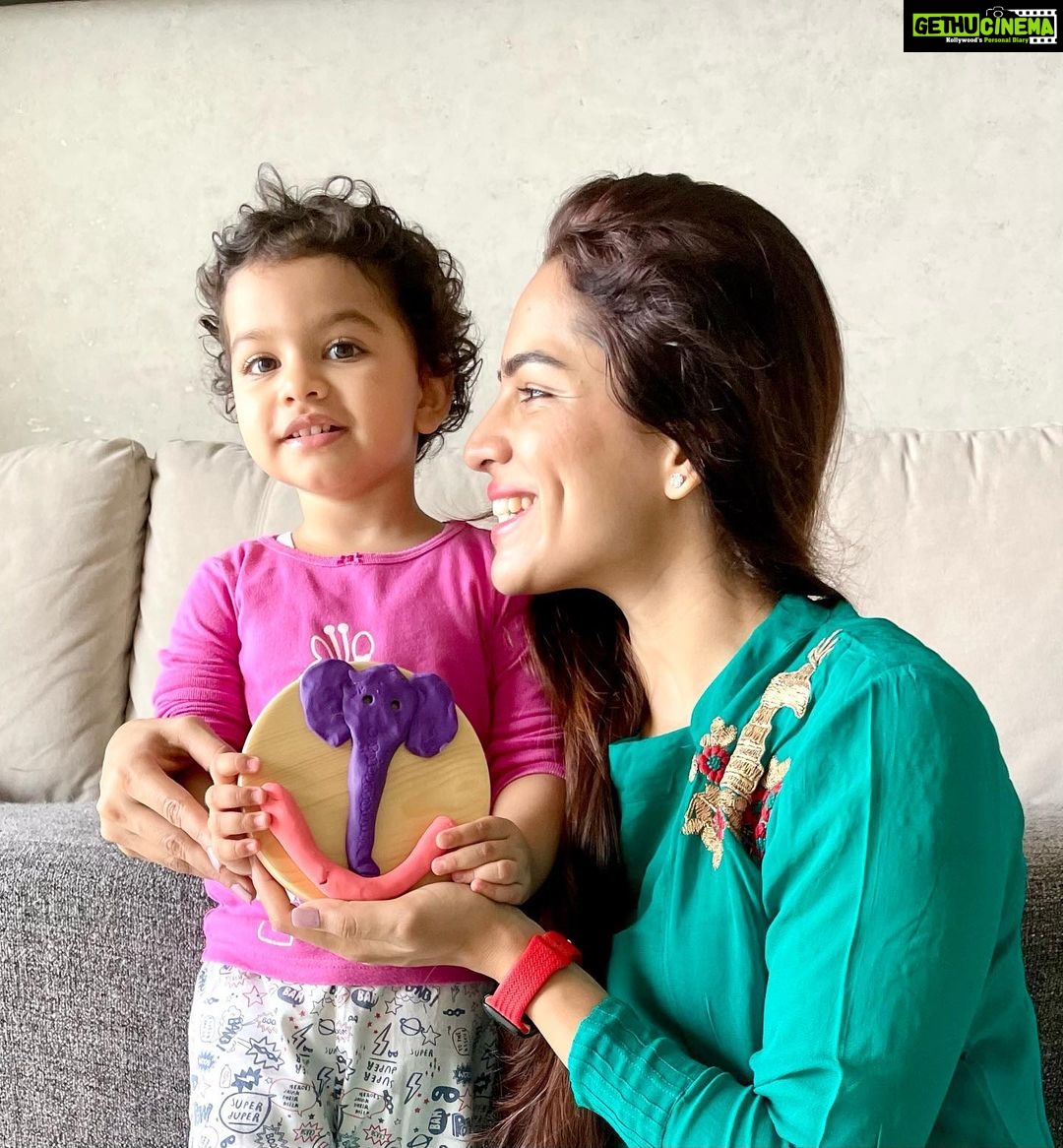 Shikha Singh Instagram - Happy Ganesh Chaturthi 😇🙏🏻🧿 #ganeshchaturthi #ganesh #ganesha #us #babiesofinstagram #baby #babygirl #girl #babies #mom #mommy #mother #motherdaughter #motherlove #blessed #grateful #indian #india #festival #indianfestival