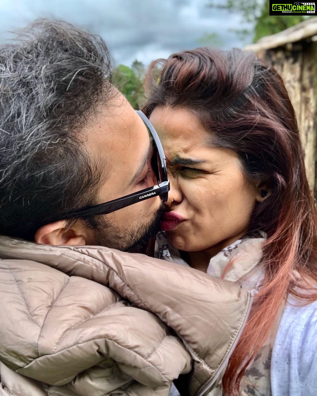 Shikha Singh Instagram - Kiss me ?? Yes pls !! ❤️
