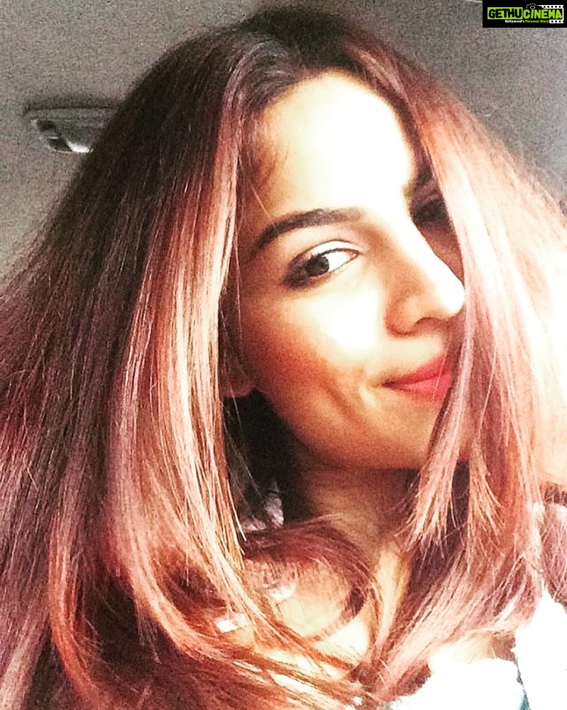 Shikha Singh Instagram - Once upon a time with lots of sun, shine & short hair ❤️ #memories #photo #photography #instagood #instagram #instalike #instadaily #insta #india #just #blessed #kindness #bekind #brown #brownhair