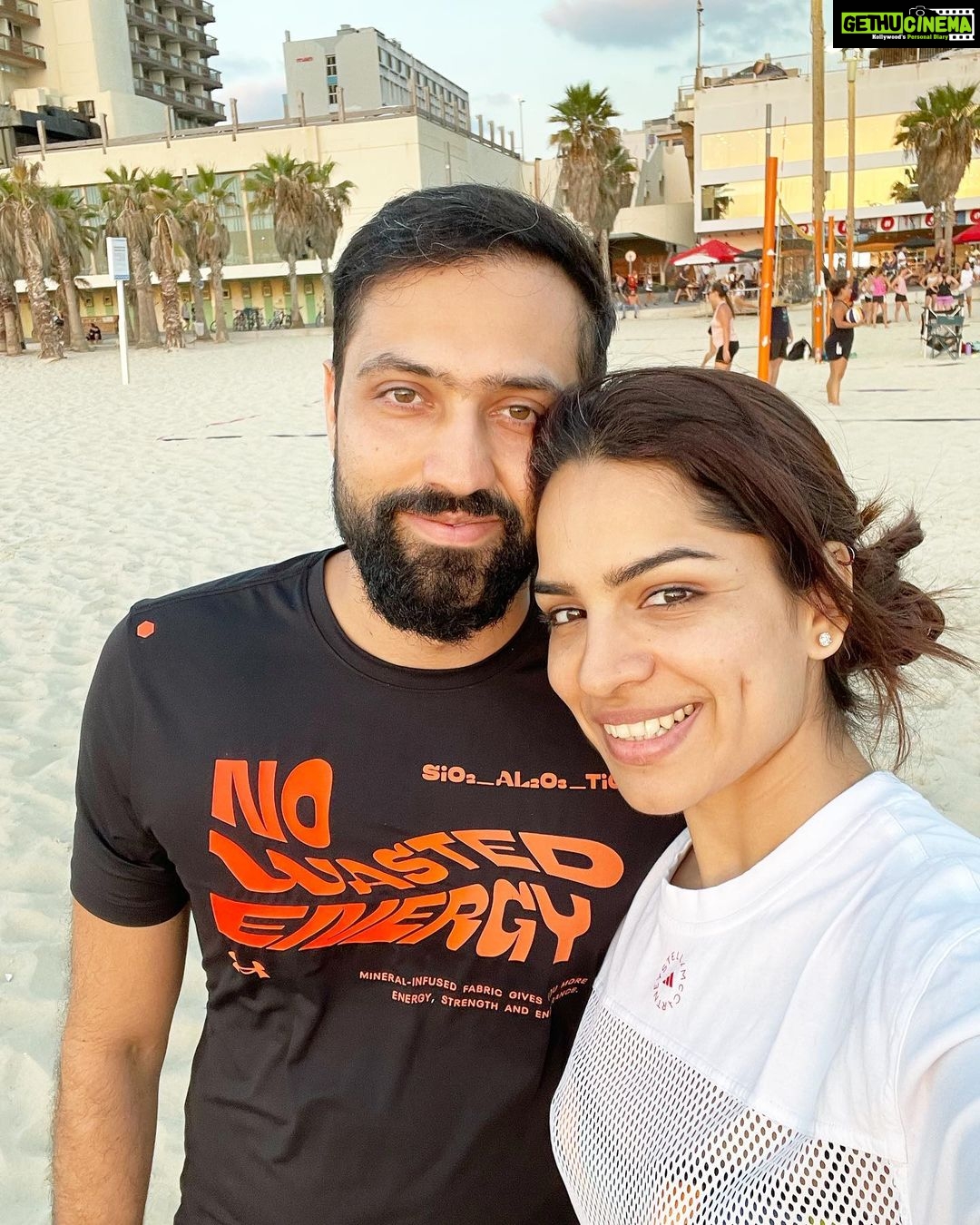 Shikha Singh Instagram - Mommy Daddy power! Sometimes u just gotta be the Husband & Wife and enjoy❤️ #us #love #blessed #thankful #grateful #insta #instapic #instagram #instagood #instamood #mood #moodoftheday #beach #beachlife #beachvibes #photography #just #couple #husband #wife #husbandandwife #lover #lovers #eternal #bekind