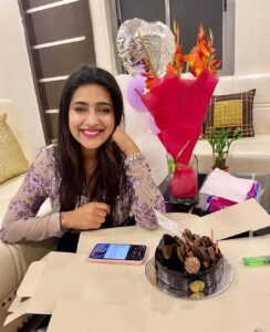 Shiny Dixit Instagram - I am grateful for all the birthday wishes and sooooo much love you people gave me , which is so clearly visible, friends and family make your life and that’s what it is ..
Best birthday ever ....
Thanks a lot people love you all for making it so special , all my insta family , thanks a lot ❤️❤️❤️❤️❤️❤️❤️
🙏🙏🙌🙌🙏🙏