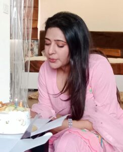 Shiny Dixit Instagram - I am grateful for all the birthday wishes and sooooo much love you people gave me , which is so clearly visible, friends and family make your life and that’s what it is ..
Best birthday ever ....
Thanks a lot people love you all for making it so special , all my insta family , thanks a lot ❤️❤️❤️❤️❤️❤️❤️
🙏🙏🙌🙌🙏🙏