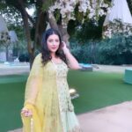 Shiny Dixit Instagram - Taj Mahal - can you spot it ? Yeh Pyar ki kahaniya kya wahi shuru hui thi ? Beautiful peplum lehenga by @nehamehtacouture . . . . . . . . . . . . . . . . . . . . . . . #outfits #indianweddings #weddingdress #dresstokill #love #indianattire #instagood #instagram #instareels #viralreels #reelkarofeelkaro #reelsviral #love #instalike #reelitfeelit