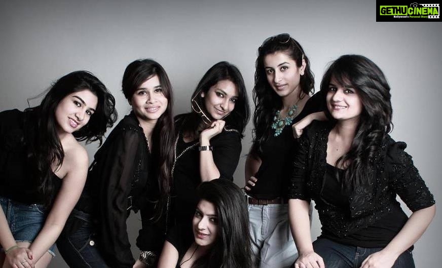 Shiny Dixit Instagram - Isn’t it amazing ? 8 years ago today , this memory is from the past ! Then and now ! We have come a long way my girls , love you a lot !!!! College days !! I’m so very grateful that you and I , we belong to the same tribe and vibe !!!! Pearl days !! I love you my girls , love you a lot !! ❤️❤️❤️❤️❤️❤️❤️ Pearl Academy Of Fashion, Naraina