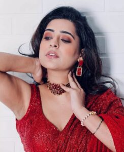 Shiny Dixit Instagram - Glam saree look 20's 🔥🔥🔥🔥
Preety inside out @shinydixit05
Makeup - @makeupbypoojagosain
Hair - @hairofy_
Outfit - @aace_official
Jewellery - @vaidaan.official
📸 - @lakshaysachdevaphotography
.
.
.
.
.
.
#hairartist
#makeuplook #makeup #hairstyling #hairstylistalert #hairgrowth #hairfashion #fashionblogger #fashionphotographer #instagram