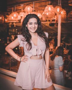 Shiny Dixit Instagram - Last weekend was heavenly 👌
Lit♥️👌
Styled by @anushadixit