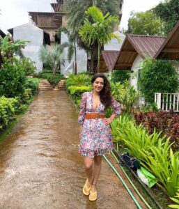 Shiny Dixit Instagram - Le jayein jaane kaha hawayein !!!!
Le jayein jaane kaha , na mujhko khabar , na tujh ko pata !!!!
♥️♥️♥️♥️♥️♥️♥️
Styled by @anushadixit ♥️♥️