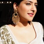 Shiny Dixit Instagram - Make the day extra special with beautiful statement earrings that amp up your look in an instant! #vaidaan #vaidaanjewellery #statementearrings #traditionalearrings #weddingjewellery #mehendijewellery #haldijewellery #indianweddingfashion #indianjewellery #indiandesigner #indianbrand #goldearrings #chandbali #longearrings