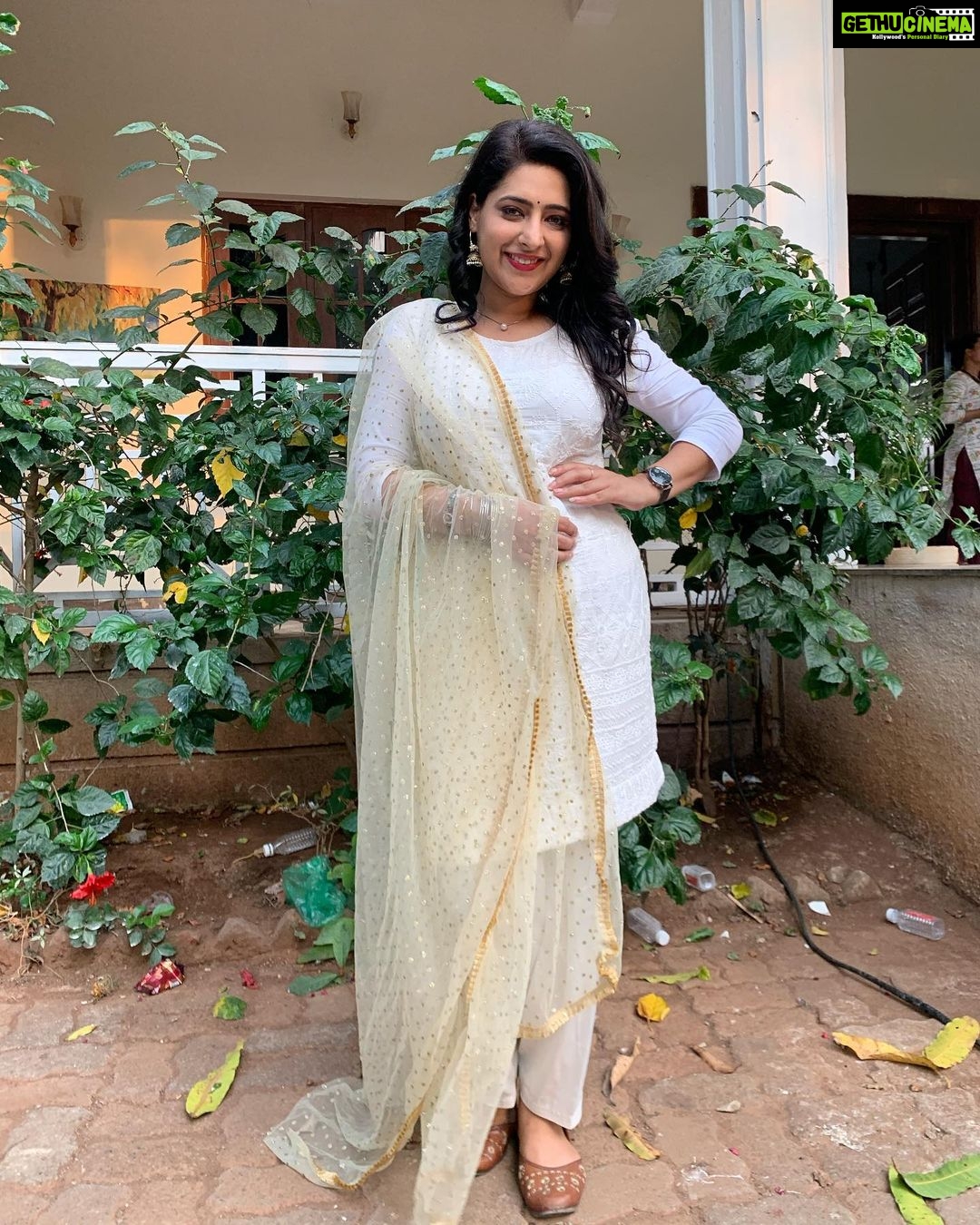 Shiny Dixit Instagram - Yeh jo manzil hai woh toh mil he jayegi ek din , Haseen toh yeh safar hai ! (Please do not litter ) letβs act civilised if we say that we are educated, please throw things in a dustbin ππ @tanishq_seth_376 πΈβ€οΈ