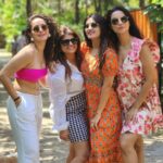 Shiny Doshi Instagram - Pretty girls walk like this💞 @nidhikurda @lavinatandon05 @sakshi_bajaj29 Special guest appearance by Mr bajaj @gauravsbajaj