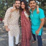 Shiny Doshi Instagram – Hum toh aise hi hai bhaiya🤪 

#onset 
#pandyastore