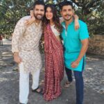 Shiny Doshi Instagram – Hum toh aise hi hai bhaiya🤪 

#onset 
#pandyastore