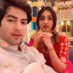 Shiny Doshi Instagram - Hey #siri 👋 . . . . #reels #reelitfeelit #trendingreels #funnyvideos #funnyreels #pandyastore #starplus #bts #reelkarofeelkaro Mumbai, Maharashtra