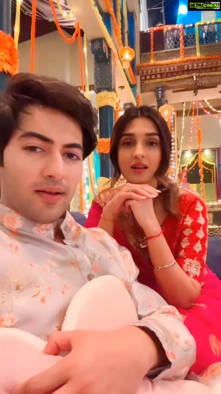 Shiny Doshi Instagram - Hey #siri 👋 . . . . #reels #reelitfeelit #trendingreels #funnyvideos #funnyreels #pandyastore #starplus #bts #reelkarofeelkaro Mumbai, Maharashtra