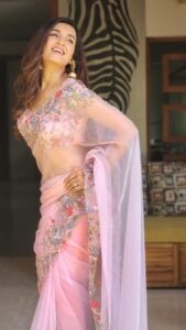 Shiny Doshi Instagram - My love for saree and this song❤️ #reelitfeelit #reelsinstagram #reelkarofeelkaro #saree #indian #traditional #shinydoshi