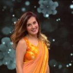 Shiny Doshi Instagram - Felt cute might delete never😋 Performing on one of my favorite song without any stage rehearsals. So here it is to stay on my feed ❤️ #enjoy Styled by @harshalds #pandyastore #mainhoonna #sushmitasen #ravivaarwithstarparivaar #performance #love #dancing #impromptu #fun #reelsinstagram #reelitfeelit #shinydoshi