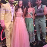 Shiny Doshi Instagram – All Happy faces 😍

#ravivaarwithstarparivaar #pandyastore #happyus #famjam #gaura #shivi #love #romance #instalove Dadasaheb Phalke Chitranagari FILMCITY Goregaon East Mumbai