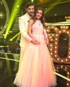 Shiny Doshi Instagram - Watch us spreading love on raviwaar with star pariwar, tomorrow only @starplus 8pm ❤️ 

#gaura #dhara #gombi 
#ravivaarwithstarparivaar #romantic #love #magical #winner #starplus #couplegoals #funtimes #shinydoshi