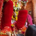 Shiny Doshi Instagram - “It’s Mumbai’s favourite time of the year. The city comes alive when Bappa arrives doesn’t it? I went to take blessings from the most iconic ‘Raja’ in town, the Lalbagcha Raja and I was so impressed with the level of arrangements made. There were so many people working behind the scenes to ensure things go smoothly and more importantly everyone who comes for darshan is kept safe & sound. I also got to know about how @godrejsecure set up several hundred CCTV cameras and other security solutions in this and other iconic pandals in the city. What a nice gesture! I urge everyone to take notice of all the work that goes into these pandals to ensure your safety and security when you go to take Bappa’s blessings.” #utsavkerakhwale @godrejandboyce