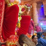 Shiny Doshi Instagram - Thank you bappa for giving me everything that I asked for. Being born on your day is a blessing for life. What an auspicious start of Ganesh chaturthi and thank you for the darshan today 🙏 #lalbaughcharaja ❤️ Happy Ganesh chaturthi 🙏 At Lalbaugcha Raja