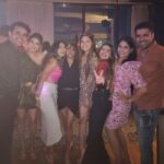 Shiny Doshi Instagram – Best nights are blurr and beautiful💖 

What a party alice what a party👌🏻😛

#wepartiedhard Mannrangi