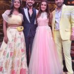 Shiny Doshi Instagram - Star pariwaar ❤️ Styled by @harshalds #ravivaarwithstarparivaar #happyfaces Dadasaheb Phalke Chitranagari FILMCITY Goregaon East Mumbai