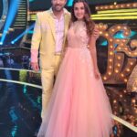 Shiny Doshi Instagram - Watch us spreading love on raviwaar with star pariwar, tomorrow only @starplus 8pm ❤️ #gaura #dhara #gombi #ravivaarwithstarparivaar #romantic #love #magical #winner #starplus #couplegoals #funtimes #shinydoshi Dadasaheb Phalke Chitranagari FILMCITY Goregaon East Mumbai