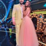 Shiny Doshi Instagram - Watch us spreading love on raviwaar with star pariwar, tomorrow only @starplus 8pm ❤️ #gaura #dhara #gombi #ravivaarwithstarparivaar #romantic #love #magical #winner #starplus #couplegoals #funtimes #shinydoshi Dadasaheb Phalke Chitranagari FILMCITY Goregaon East Mumbai