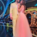 Shiny Doshi Instagram - Watch us spreading love on raviwaar with star pariwar, tomorrow only @starplus 8pm ❤️ #gaura #dhara #gombi #ravivaarwithstarparivaar #romantic #love #magical #winner #starplus #couplegoals #funtimes #shinydoshi Dadasaheb Phalke Chitranagari FILMCITY Goregaon East Mumbai