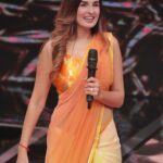 Shiny Doshi Instagram - Watch me sizzle the stage tonight on #ravivaarwithstarparivaar 8pm only on @starplus Styled by @harshalds #dhara #pandyastore #ravivaarwithstarparivaar #sushmitasen #myfav #song #grateful #gratitude #instalove #instalike #instalife Dadasaheb Phalke Chitranagari FILMCITY Goregaon East Mumbai