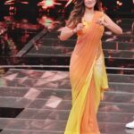 Shiny Doshi Instagram - Watch me sizzle the stage tonight on #ravivaarwithstarparivaar 8pm only on @starplus Styled by @harshalds #dhara #pandyastore #ravivaarwithstarparivaar #sushmitasen #myfav #song #grateful #gratitude #instalove #instalike #instalife Dadasaheb Phalke Chitranagari FILMCITY Goregaon East Mumbai