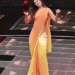 Shiny Doshi Instagram - Watch me sizzle the stage tonight on #ravivaarwithstarparivaar 8pm only on @starplus Styled by @harshalds #dhara #pandyastore #ravivaarwithstarparivaar #sushmitasen #myfav #song #grateful #gratitude #instalove #instalike #instalife Dadasaheb Phalke Chitranagari FILMCITY Goregaon East Mumbai