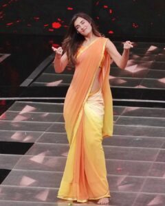 Shiny Doshi Instagram - Watch me sizzle the stage tonight on #ravivaarwithstarparivaar 8pm only on @starplus 

Styled by @harshalds 

#dhara #pandyastore #ravivaarwithstarparivaar #sushmitasen #myfav #song #grateful #gratitude #instalove #instalike #instalife